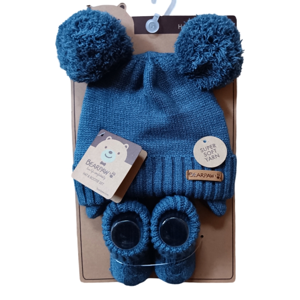 BEARPAW BABY POM POM KNITTED HAT & CABLE KNIT BOOTIES 2 Piece Gift Set SIZE 0-6M